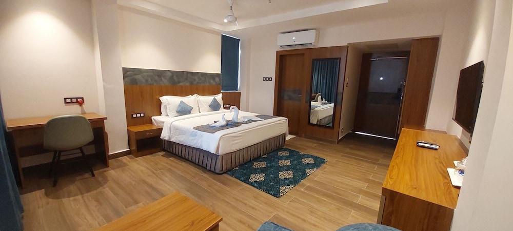 Pipul Padmaja Beach Inn