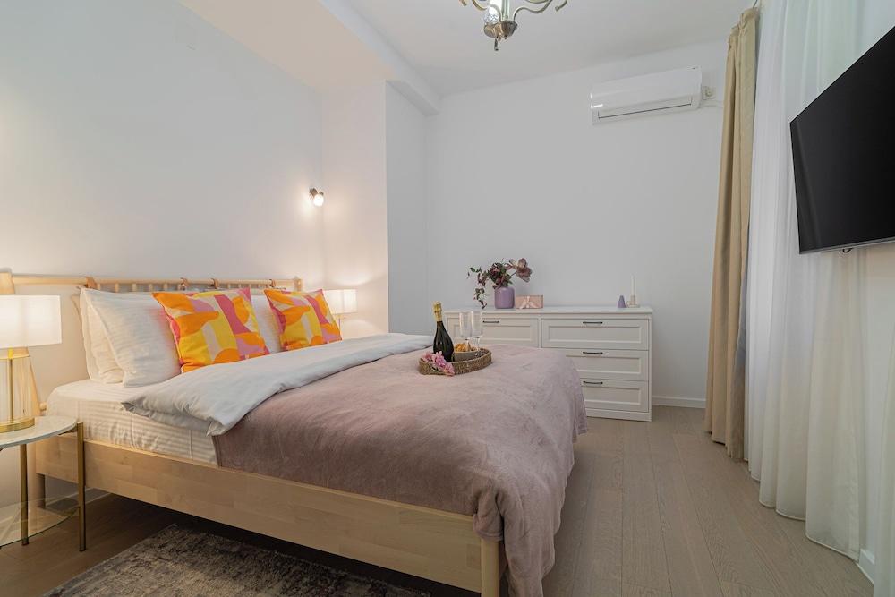 Top-Floor Romanian Athenae 2BR Apartment, Quiet City Views