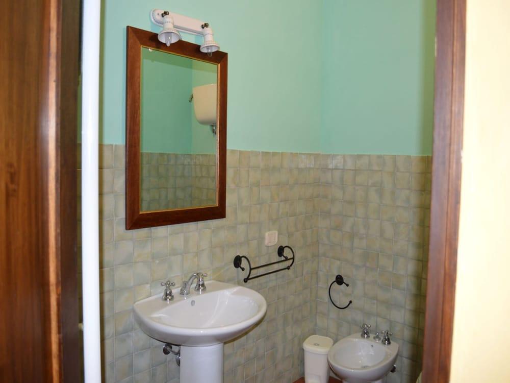 Cozy Tuscan Countryside Escape