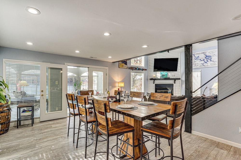 Dock & Kayaks: Lake Ozark Family Retreat