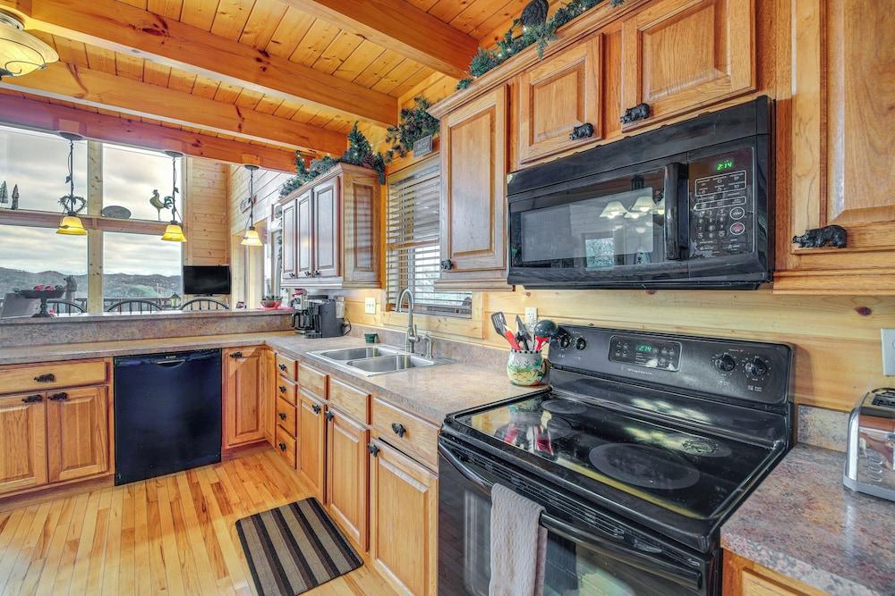 Heavenly Vista at Crown Point: Near Pigeon Forge!