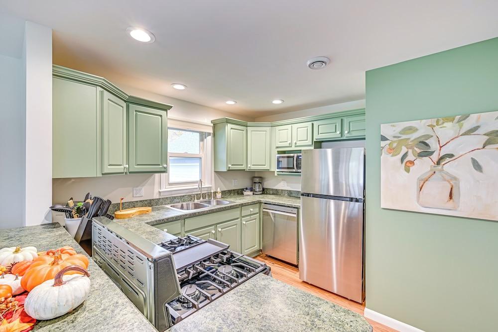 Home on Legacy Hills Golf Course w/ Patio!