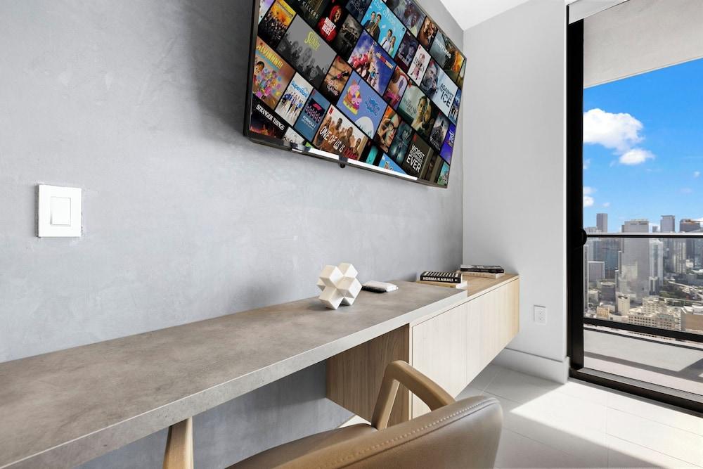 Downtown Studio with Miami Views