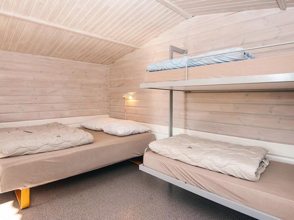 Splendid Cabin in Camping Resort