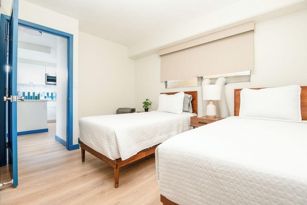 Royal Aloha by Tropical Escapes Realty