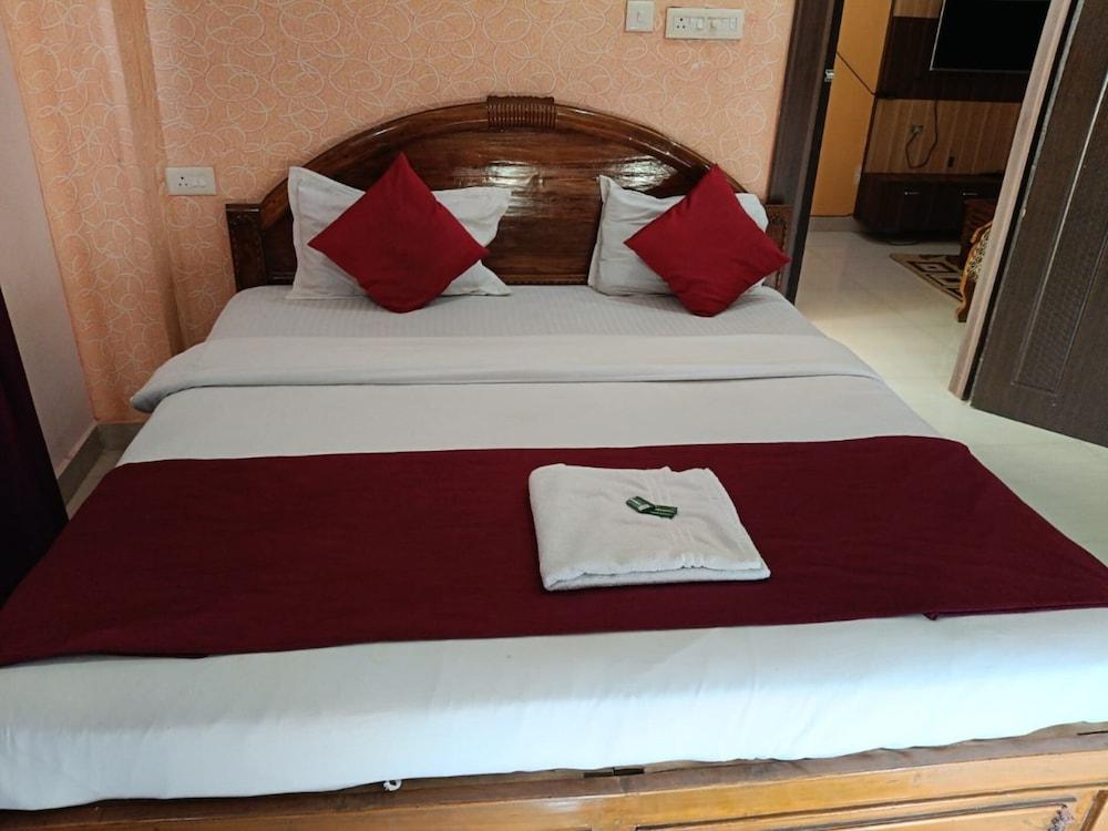 Goroomgo La Marina Puri