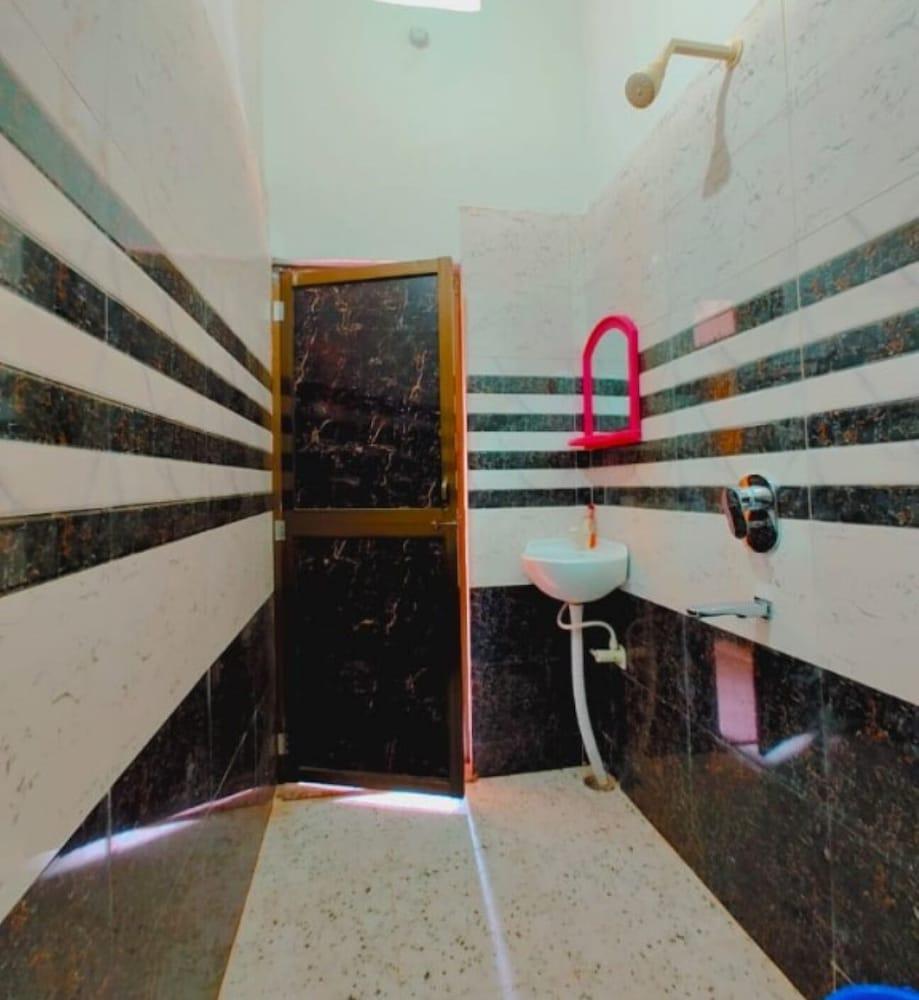 Goroomgo Namo Ayodhya Ji Palace