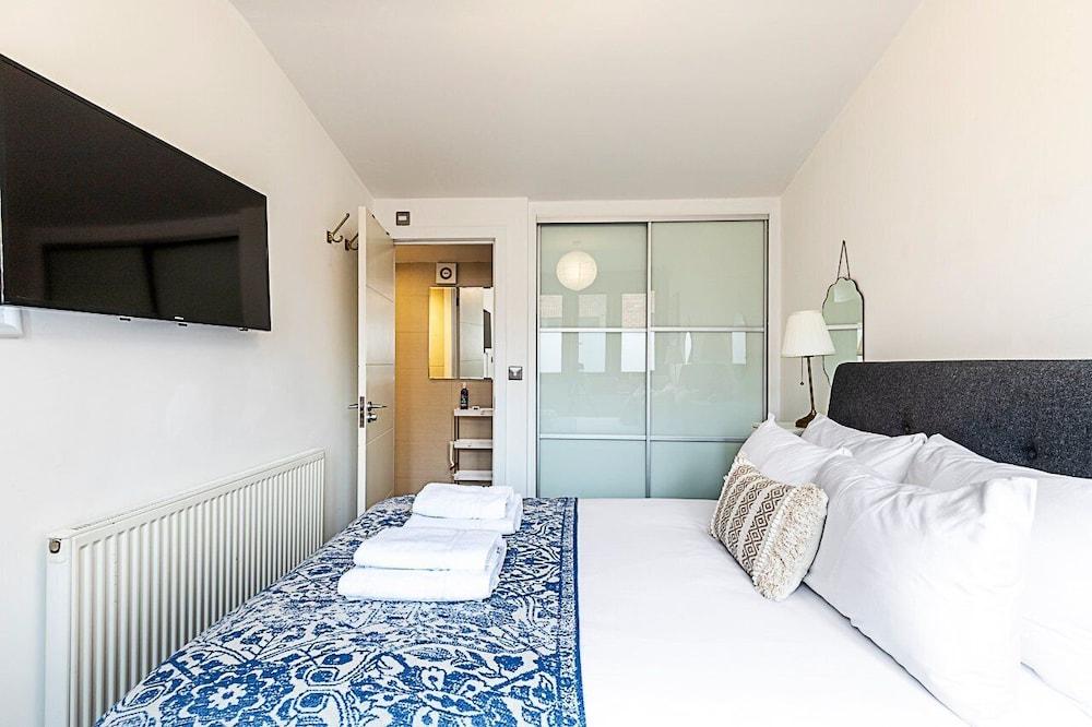 Modern & Airy 2-bed Gem in Trendy Stoke Newington