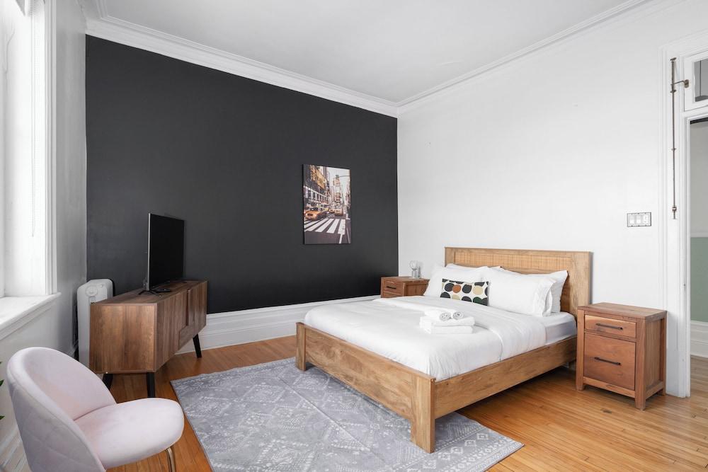 Le Saint Jacques Skylight