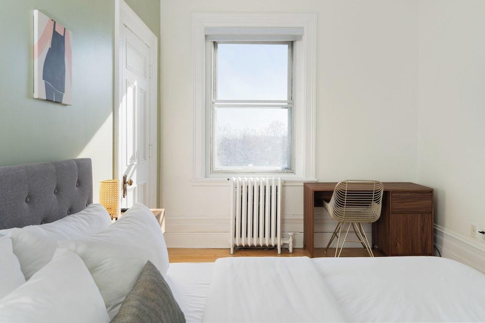 Le Saint Jacques Skylight