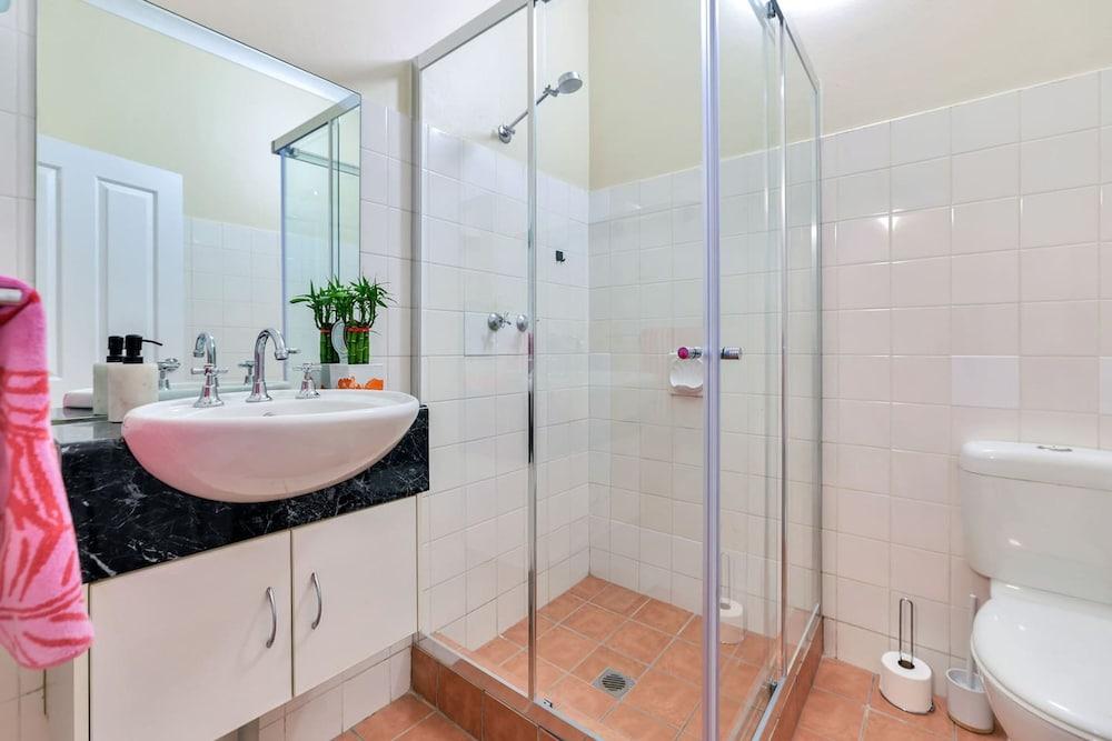 Bright Retreat in Rapid Greek