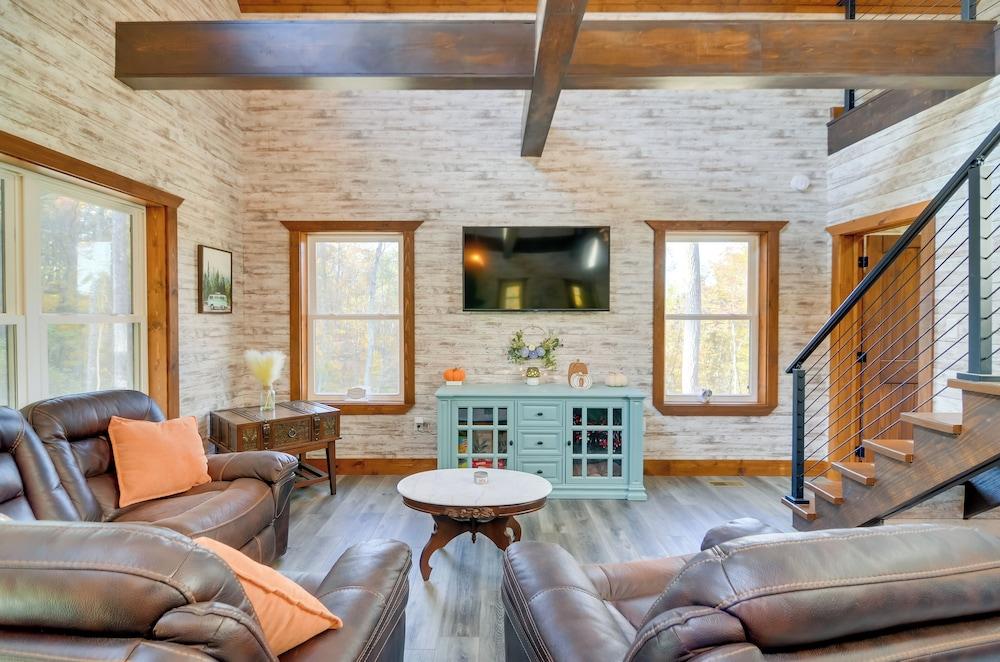 Hike & Climb: Pet-friendly Red River Gorge Cabin!