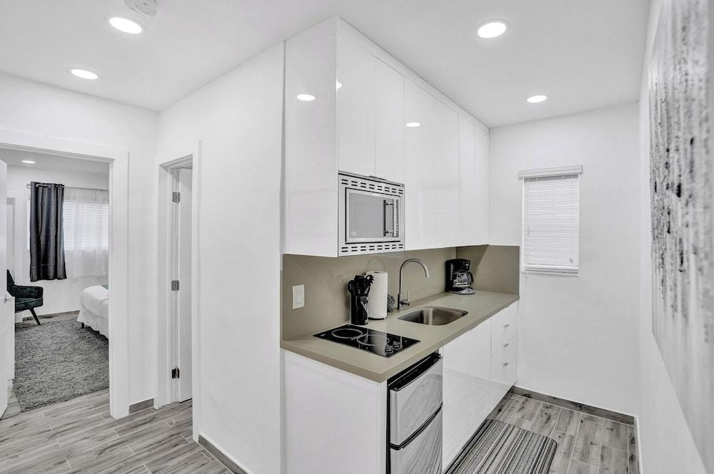 Renovated Apt -unit #3 / Close to Beach w/ Parking