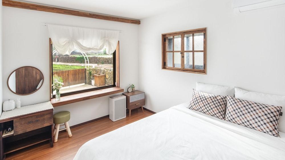 Jeju Proud Jacuzzi Dokche Pension