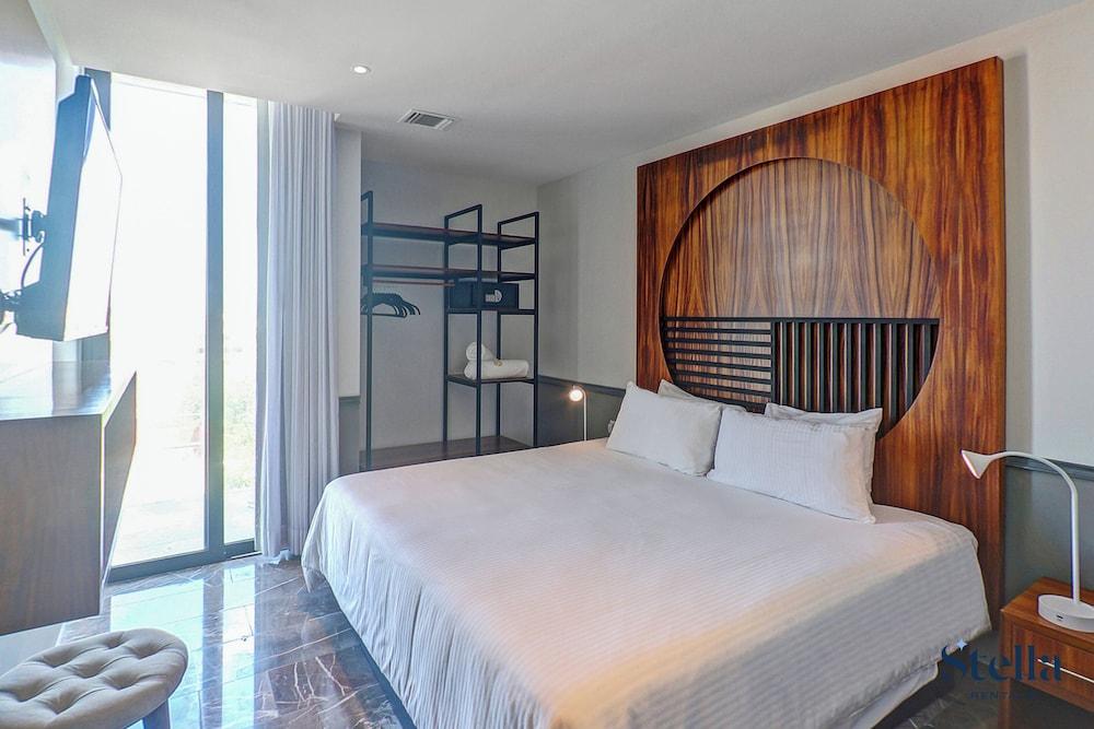 Condos with Oceanview Rooftop Pool