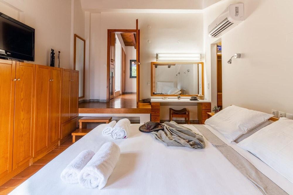 Villa Evakri With Private Swimming Pool BBQ