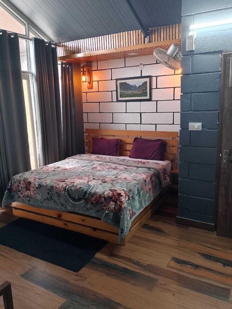 Crestwood Kasauli Heights