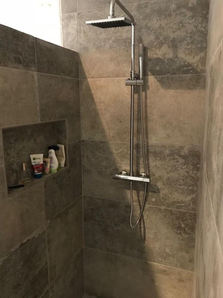 Luxury 5 Bed Mountain Views Heated Pool Games Room