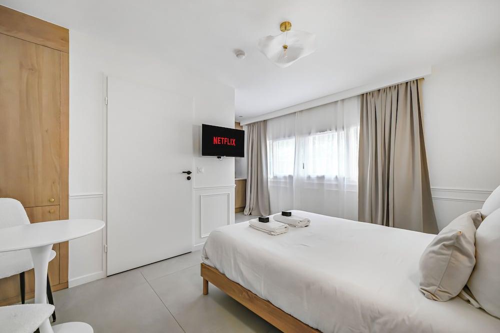 JIJI Suites