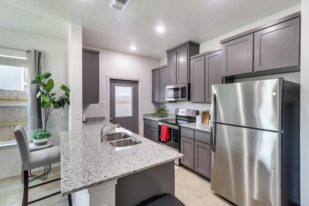 Newly Built Home: Close to Parks & Dining!