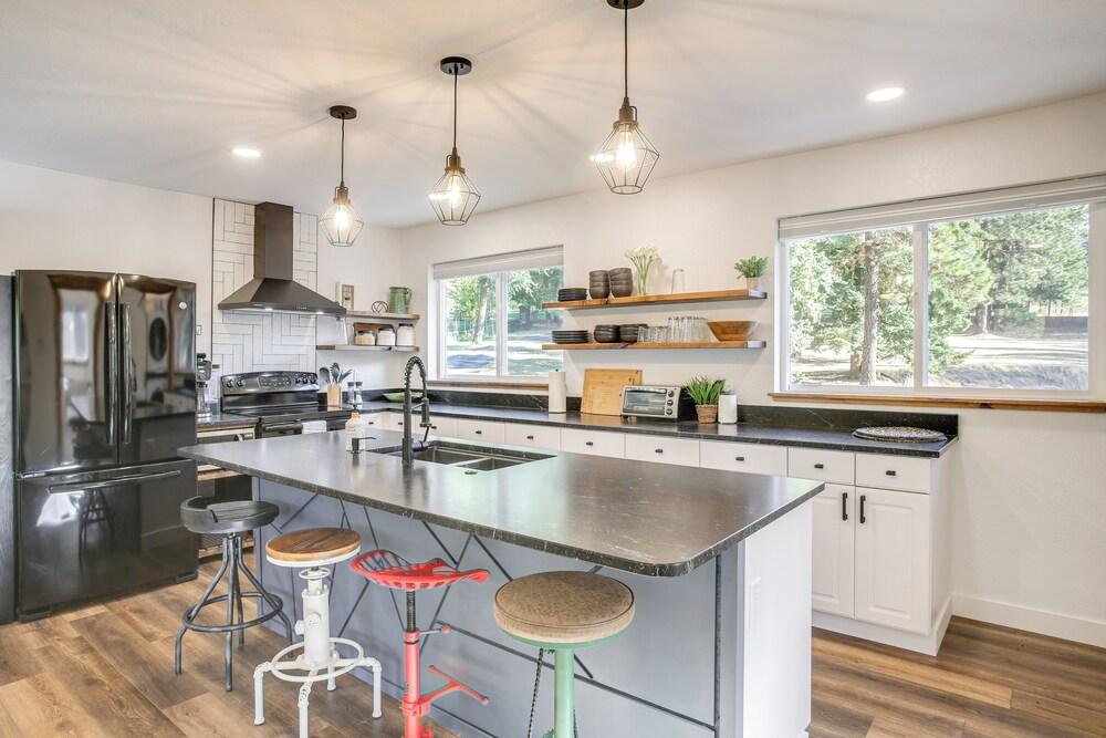 Lake-view Apt w/ Furnished Deck in Hayden!