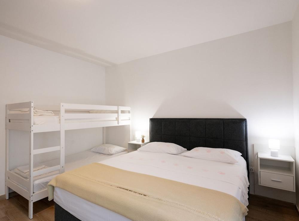 House Rose With Garden and Pool