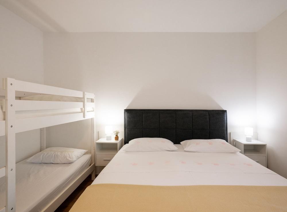 House Rose With Garden and Pool