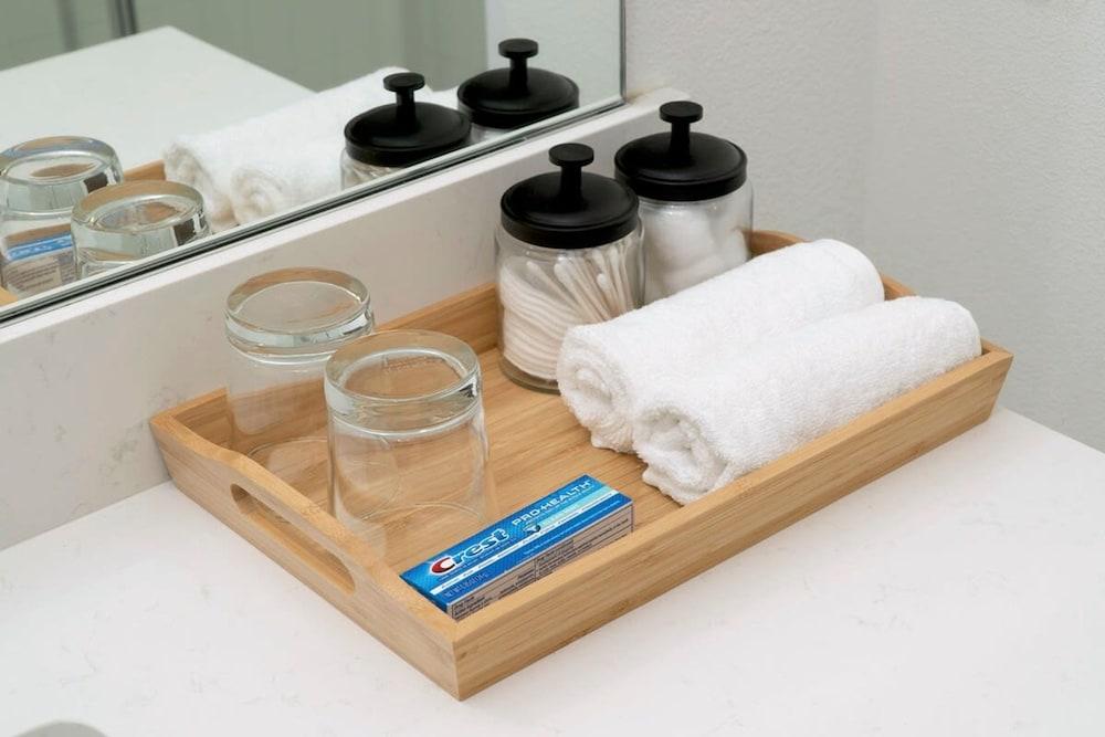 Private Bedroom With Bathroom Central Location