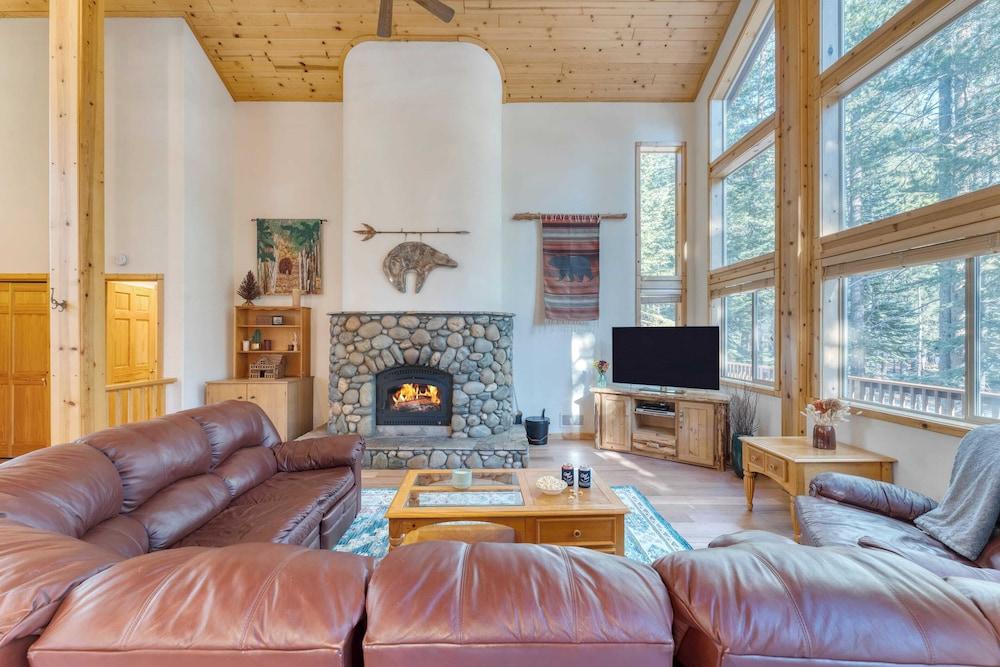 Hansel by Avantstay Pool Table, 5mins to Skiing