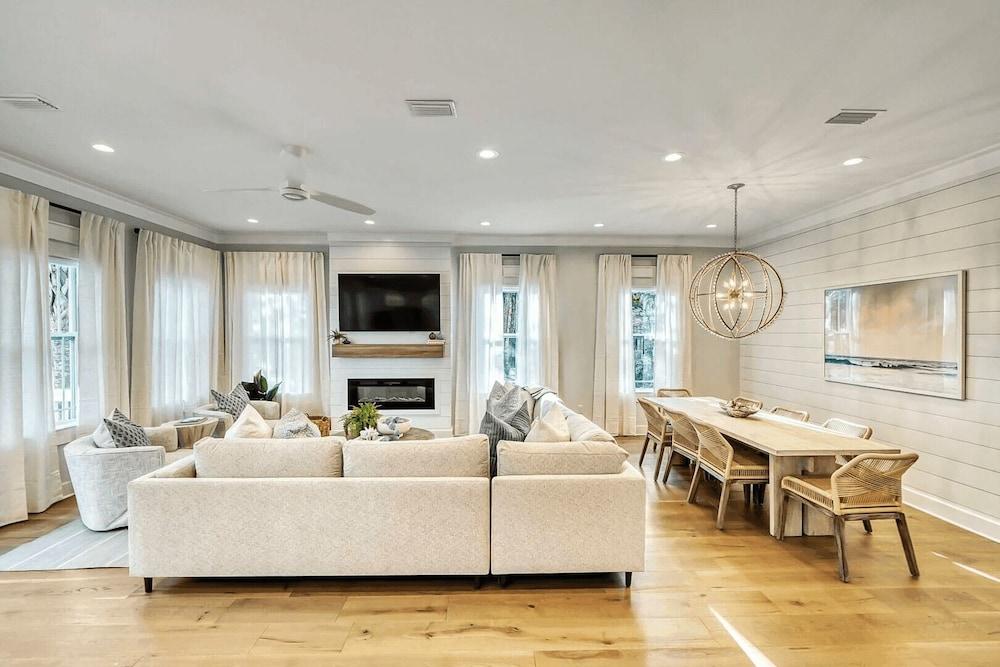 Amour La Mer by Avantstay Rooftop Patio, Pool Access, Walk to Beach