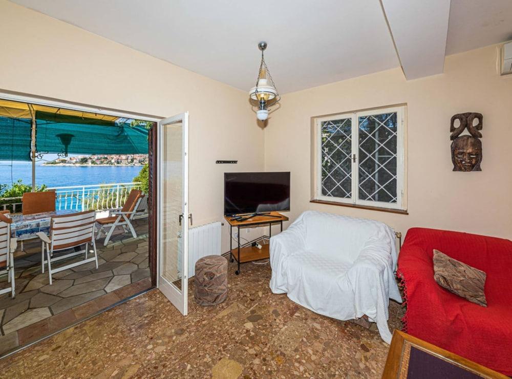 Holiday Home by the Sea With Terrace & Ocean Views on Čiovo