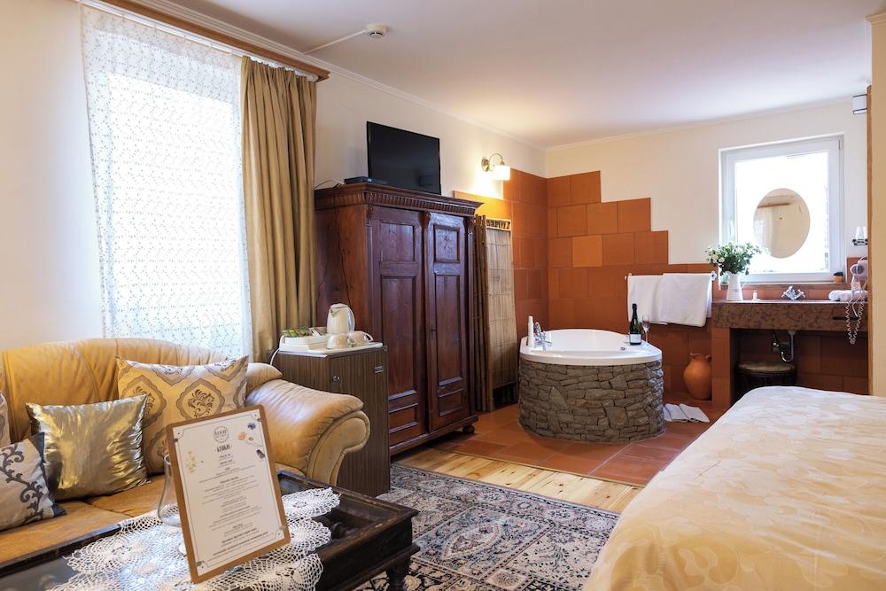 Nomád Hotel & Glamping