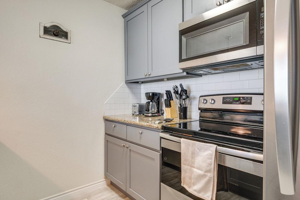 Lake Conroe Condo: Patio & Water Views