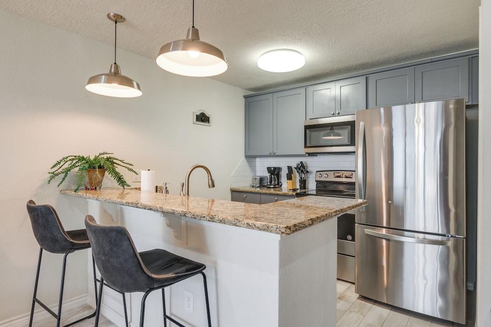 Lake Conroe Condo: Patio & Water Views