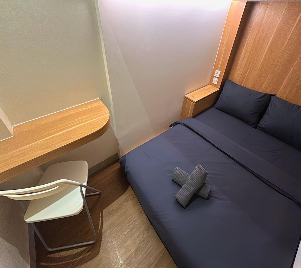 ALTHIA CAPSULE QUARTERS