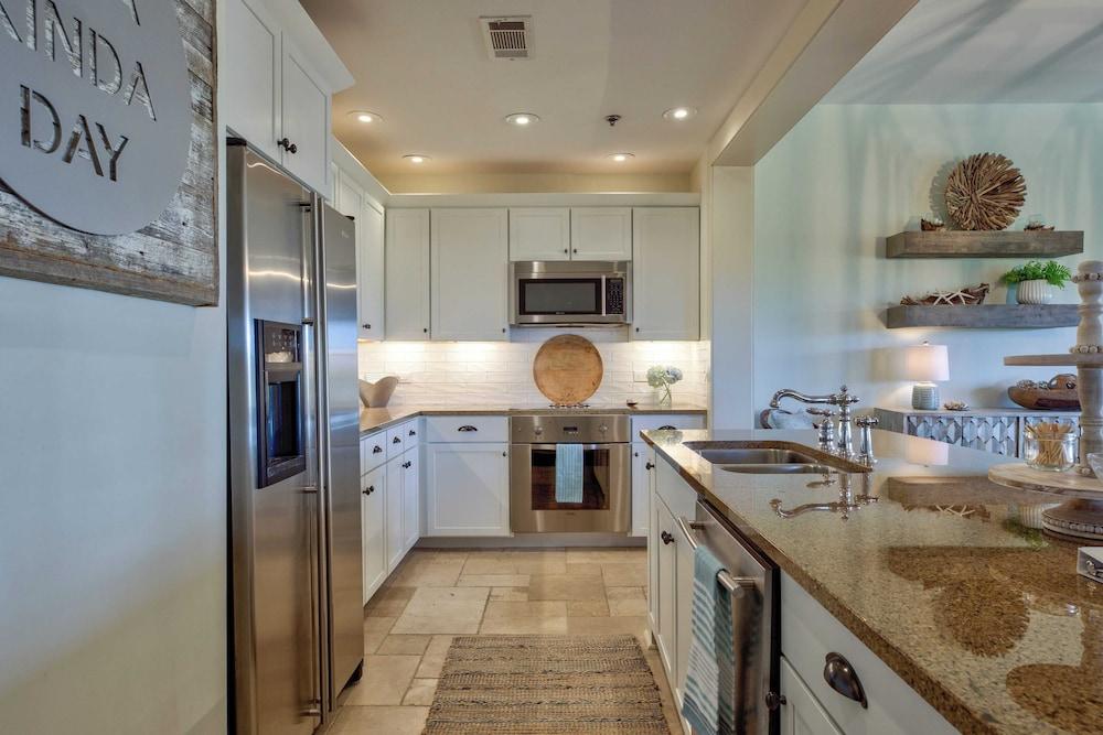 30A Kinda Day by Avantstay Pool + Private Beach Top Floor Redfish