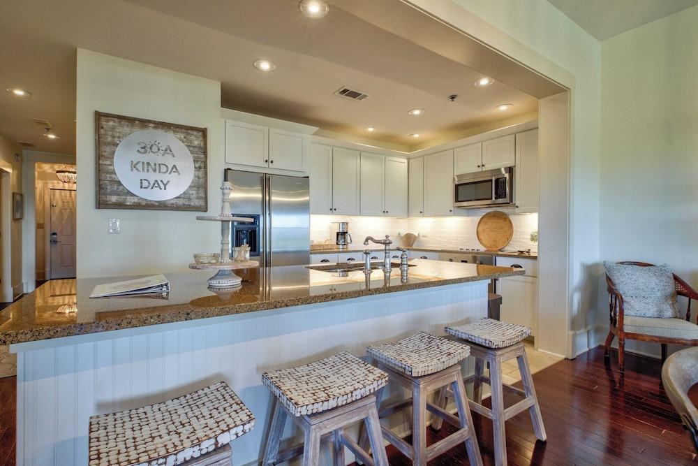 30A Kinda Day by Avantstay Pool + Private Beach Top Floor Redfish