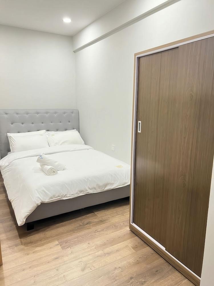 The Sky 89 Panorama D7