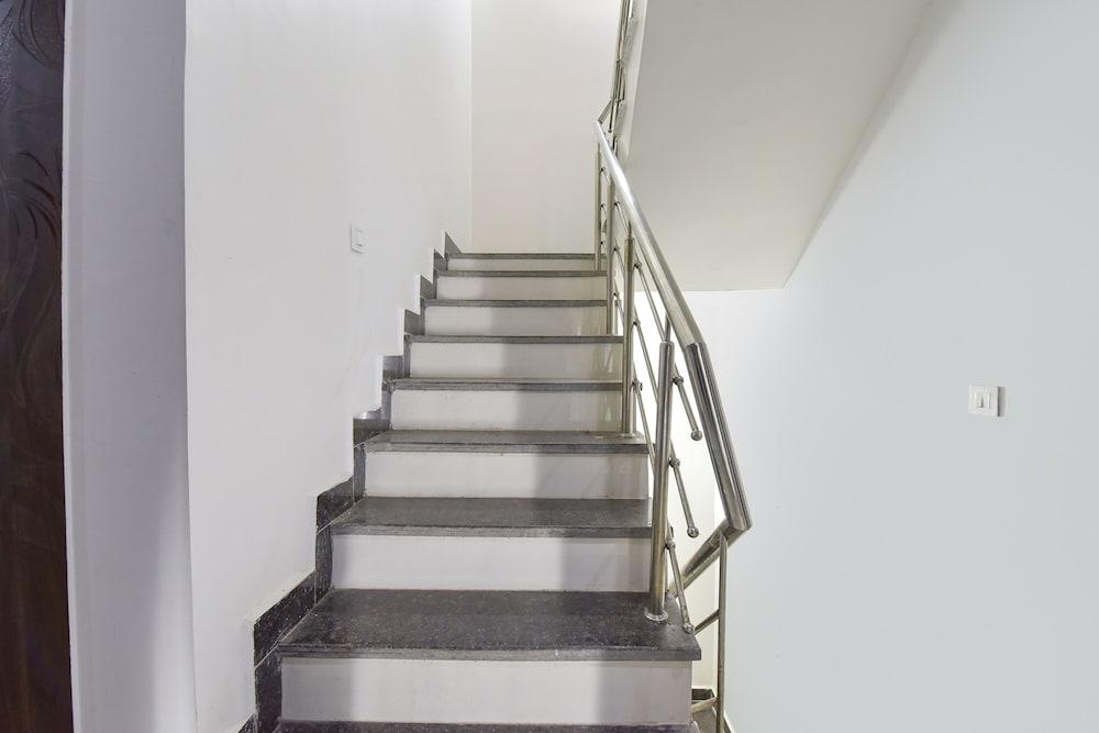 Fabhotel Hari Residency