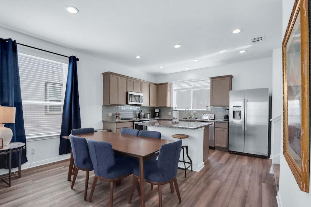 Gorgeous 2 BDR Cottage Minutes to Everything Nbtx!