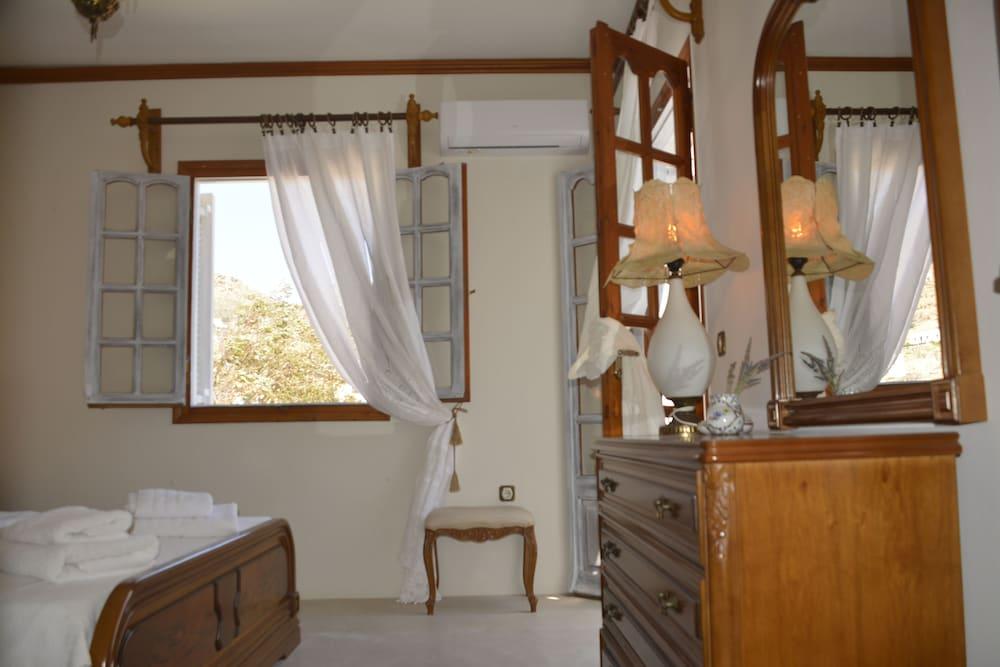 Zephyrus Sunset House