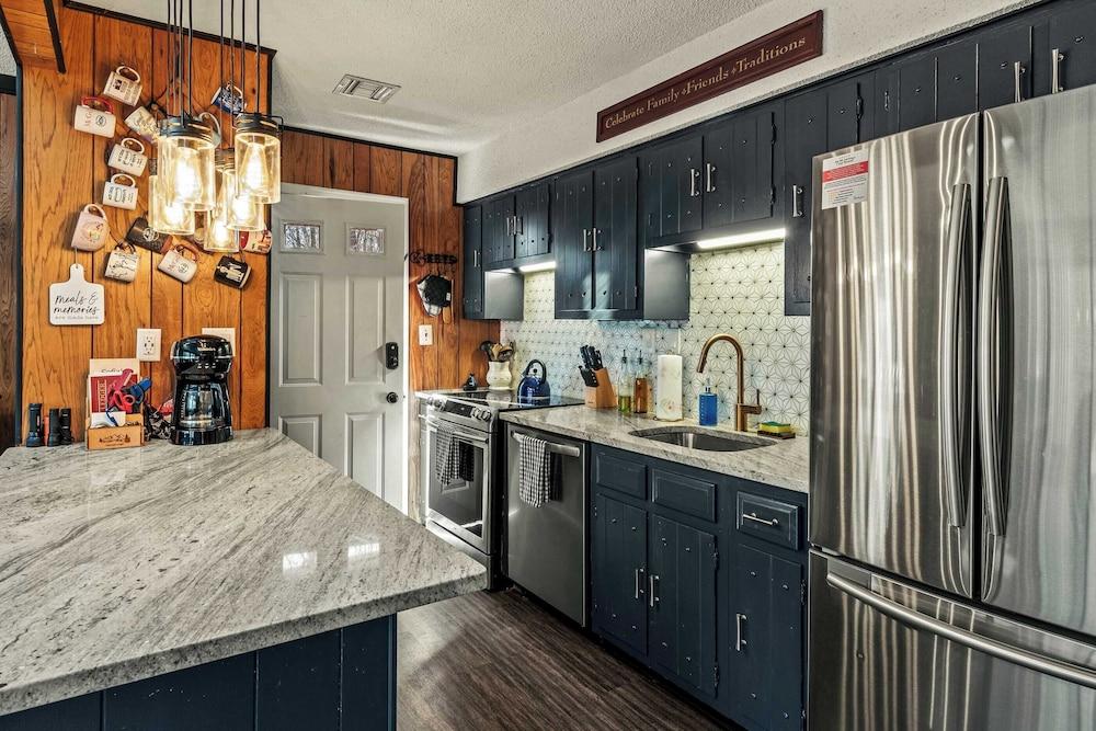 Mountain Magic by Avantstay Firepit + Game Room - Pool Table, Foosball