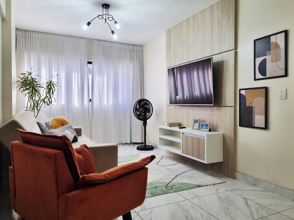 Ape Praia Piscina e Academia P812