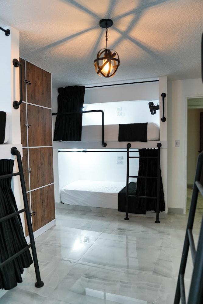 Qantic Lodging & Rooftop