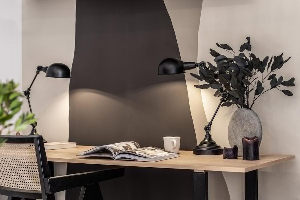 Garos - 2 Bedrooms in Malasa a