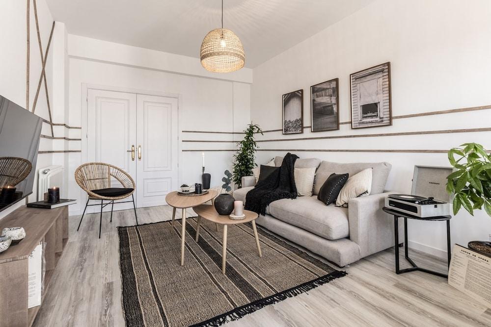 Ariege - 3 Bedrooms and Office in Trafalgar