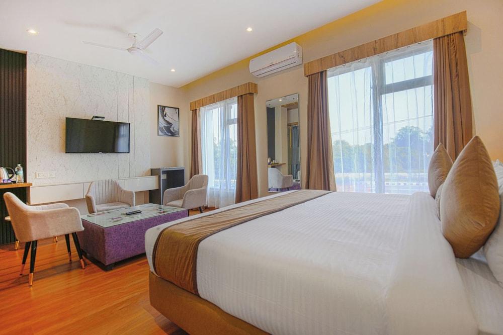 Pax Hotel AK Continental