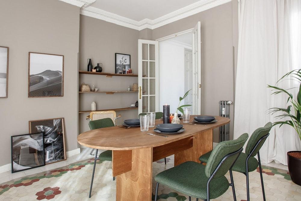 Derawan - 2 Bedrooms and Terrace in Chamber