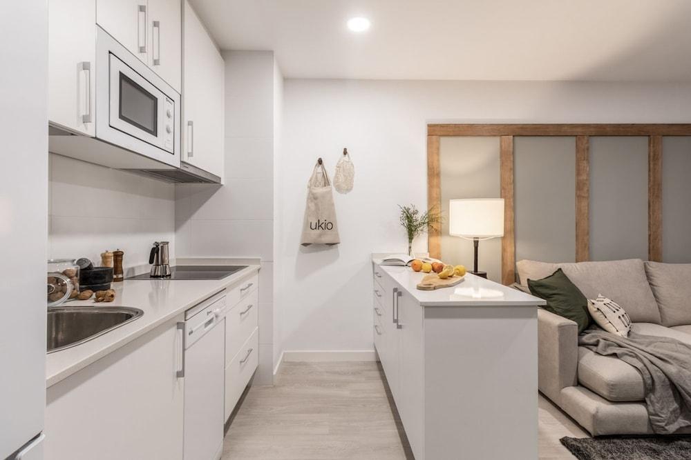 Beraldi - 1 Bedroom and Shared Pool in Trafalgar