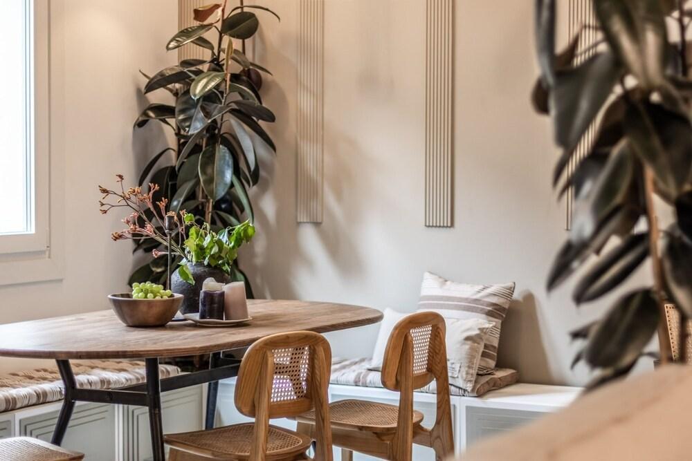 Casaluce - 2 Bedrooms in Trafalgar